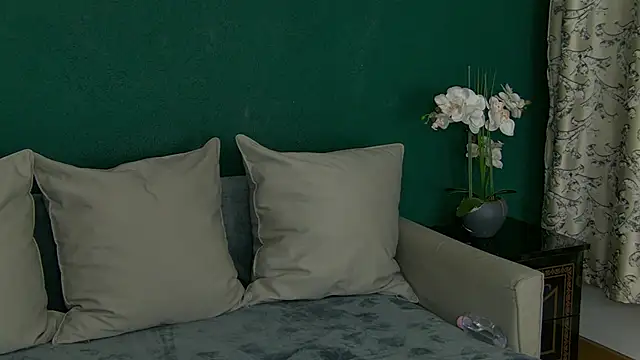 Snapshot of SkinnyNatty chatting on April 29, 3:54 am SkinnyNatty online show from April 29, 3:54 am