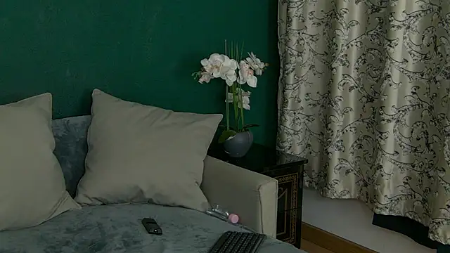 Snapshot of SkinnyNatty chatting on May 1, 3:55 am SkinnyNatty online show from May 1, 3:55 am