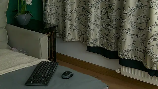 Snapshot of SkinnyNatty chatting on May 7, 3:56 am SkinnyNatty online show from May 7, 3:56 am