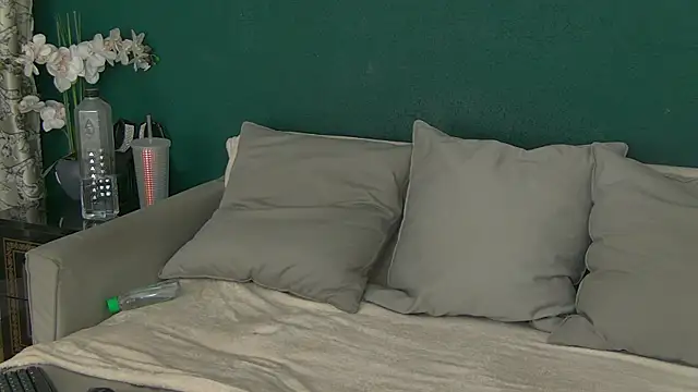 Snapshot of SkinnyNatty chatting on May 22, 3:57 am SkinnyNatty online show from May 22, 3:57 am