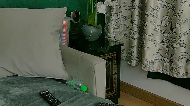Snapshot of SkinnyNatty chatting on May 27, 3:47 am SkinnyNatty online show from May 27, 3:47 am