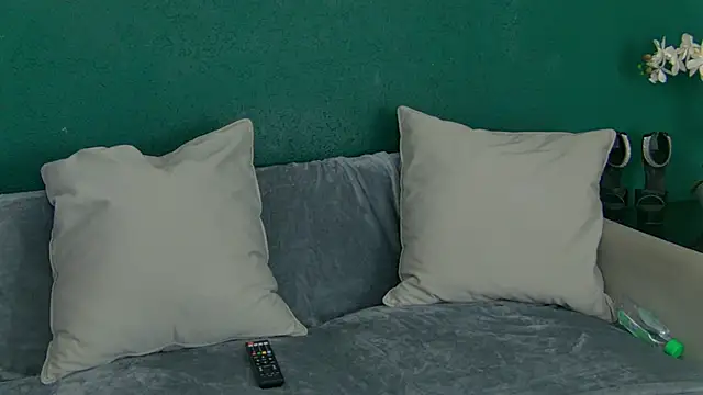 Snapshot of SkinnyNatty chatting on June 2, 3:52 am SkinnyNatty online show from June 2, 3:52 am