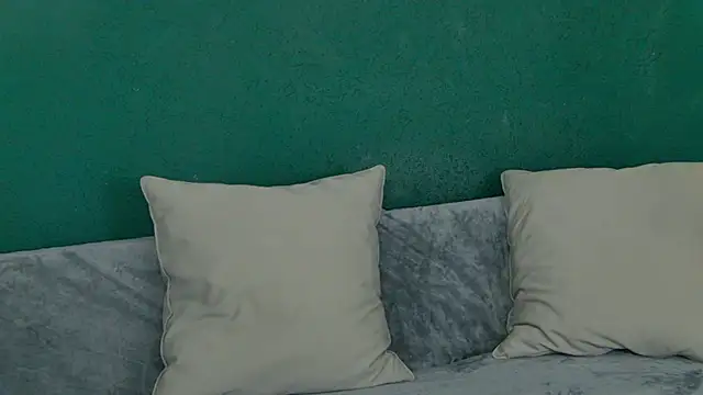 Snapshot of SkinnyNatty chatting on June 7, 3:43 am SkinnyNatty online show from June 7, 3:43 am