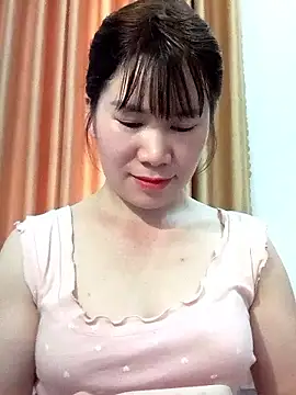 Snapshot of Bondgirl_9 chatting on May 16, 6:54 am Bondgirl 9 online show from May 16, 6:54 am