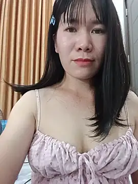 Snapshot of Bondgirl_9 chatting on July 13, 4:32 pm Bondgirl 9 online show from July 13, 4:32 pm