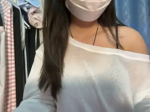 Snapshot of Titi-005 chatting on April 11, 9:35 am Titi-005 online show from April 11, 9:35 am