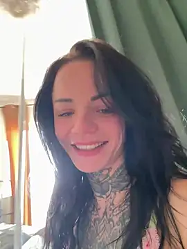 SkinnyLilly online show from April 16, 12:39 pm