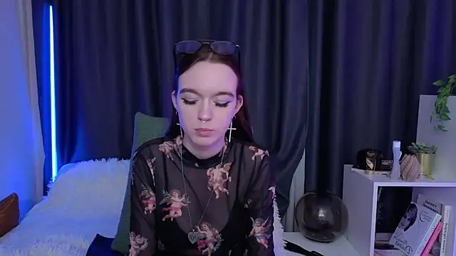 SunyLily online show from June 20, 6:38 am