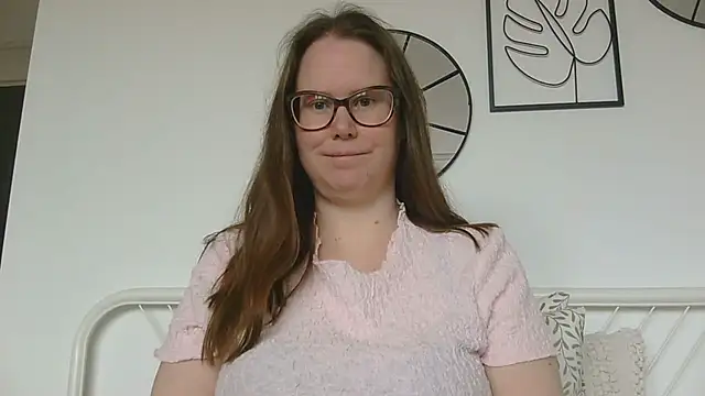 CelineThompson online show from April 17, 2:09 pm