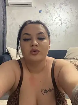Snapshot of julietalovee chatting on April 26, 5:21 pm julietalovee online show from April 26, 5:21 pm