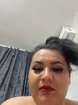 Snapshot of julietalovee chatting on May 19, 8:15 pm julietalovee online show from May 19, 8:15 pm