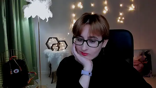 LixeLuna online show from March 13, 6:31 am