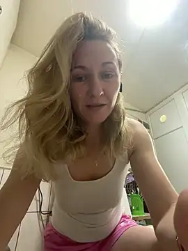 Snapshot of Secret_Ladyx chatting on May 10, 4:06 am Secret Ladyx online show from May 10, 4:06 am