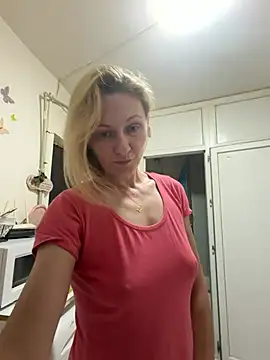 Snapshot of Secret_Ladyx chatting on June 15, 3:53 am Secret Ladyx online show from June 15, 3:53 am