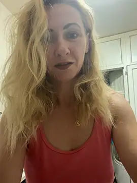Snapshot of Secret_Ladyx chatting on June 29, 5:25 am Secret Ladyx online show from June 29, 5:25 am