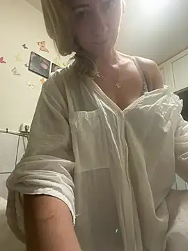 Snapshot of Secret_Ladyx chatting on July 1, 4:03 am Secret Ladyx online show from July 1, 4:03 am