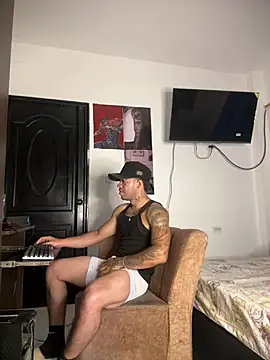 Snapshot of Kenny_romano chatting on April 21, 7:14 am Kenny romano online show from April 21, 7:14 am