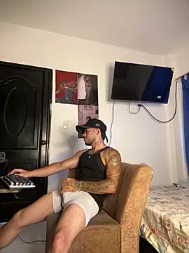 Snapshot of Kenny_romano chatting on May 13, 12:13 pm Kenny romano online show from May 13, 12:13 pm