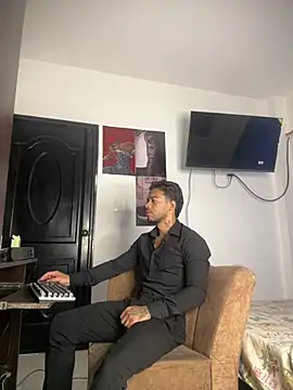 Snapshot of Kenny_romano chatting on May 15, 1:07 pm Kenny romano online show from May 15, 1:07 pm