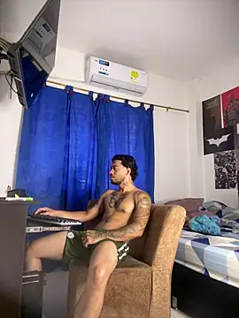Snapshot of Kenny_romano chatting on July 24, 4:49 pm Kenny romano online show from July 24, 4:49 pm