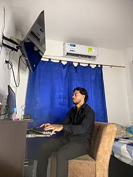 Snapshot of Kenny_romano chatting on July 29, 3:10 pm Kenny romano online show from July 29, 3:10 pm