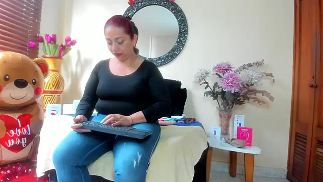 Maye Milf  online show from March 25, 12:44 pm