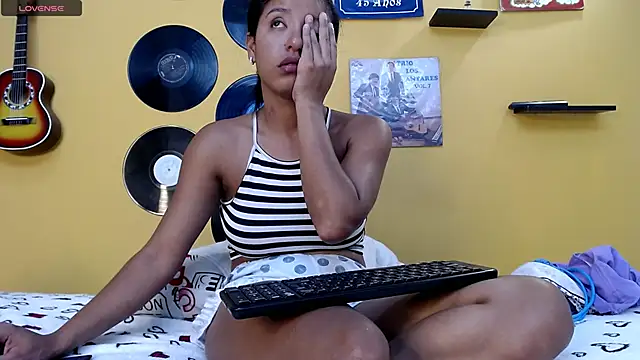 lilithevil32 online show from June 2, 3:19 am