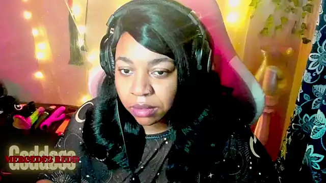 Snapshot of Goddess_MercedesRedd chatting on May 17, 12:56 pm Goddess MercedesRedd online show from May 17, 12:56 pm