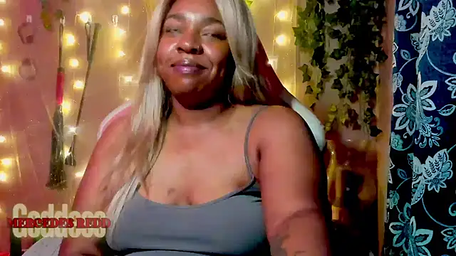 Snapshot of Goddess_MercedesRedd chatting on June 6, 1:49 pm Goddess MercedesRedd online show from June 6, 1:49 pm
