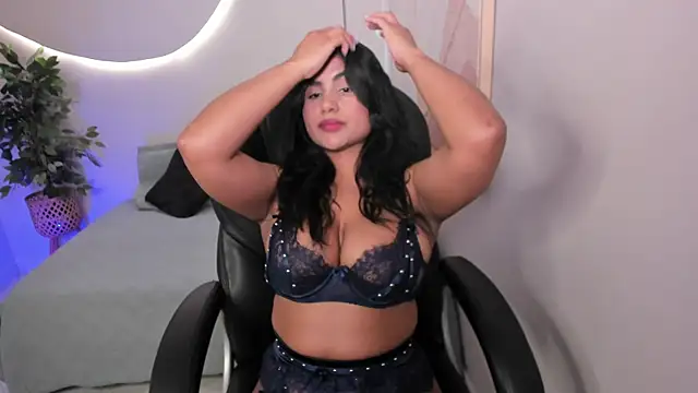 Snapshot of Mara__05 chatting on July 6, 8:11 pm Mara 05 online show from July 6, 8:11 pm