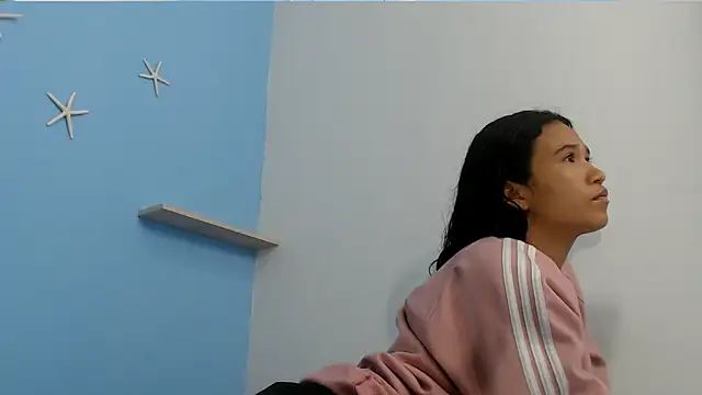 Snapshot of zoecute5817 chatting on May 28, 1:36 am zoecute5817 online show from May 28, 1:36 am
