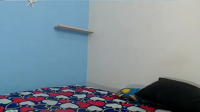 Snapshot of zoecute5817 chatting on May 29, 12:52 am zoecute5817 online show from May 29, 12:52 am