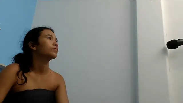 Snapshot of zoecute5817 chatting on June 4, 1:11 am zoecute5817 online show from June 4, 1:11 am