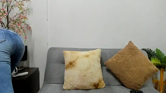 KahiaSmith online show from April 16, 4:41 pm