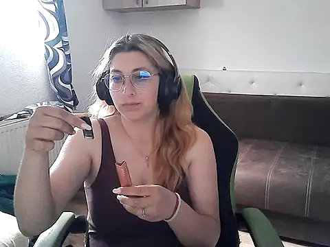 Snapshot of RyonaRyaa chatting on June 2, 8:05 am RyonaRyaa online show from June 2, 8:05 am