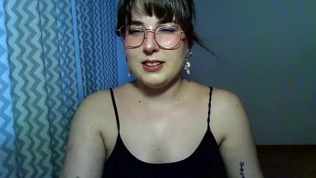 Snapshot of ClaraHard chatting on June 29, 6:30 pm ClaraHard online show from June 29, 6:30 pm