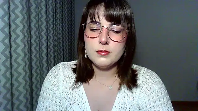 Snapshot of ClaraHard chatting on July 6, 7:05 pm ClaraHard online show from July 6, 7:05 pm