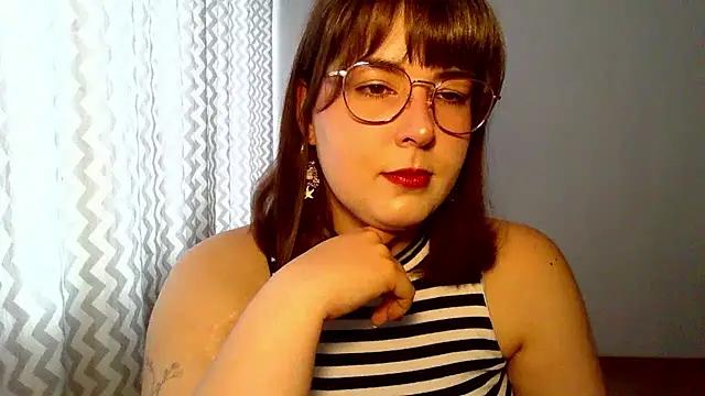 Snapshot of ClaraHard chatting on July 7, 8:40 am ClaraHard online show from July 7, 8:40 am