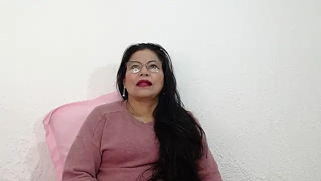 Snapshot of sexxylatinx1 chatting on April 25, 3:42 pm sexxylatinx1 online show from April 25, 3:42 pm