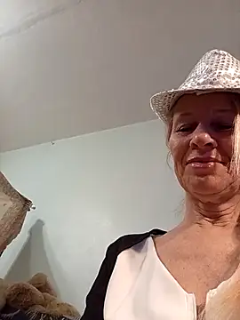 Snapshot of ViktoriaSexi1 chatting on April 27, 7:12 pm ViktoriaSexi1 online show from April 27, 7:12 pm