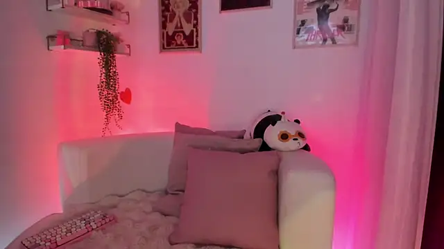 Snapshot of Ally_belle chatting on April 8, 12:43 am Ally belle online show from April 8, 12:43 am