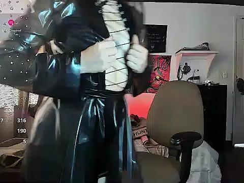 Snapshot of LilaGiger chatting on June 3, 5:51 pm LilaGiger online show from June 3, 5:51 pm