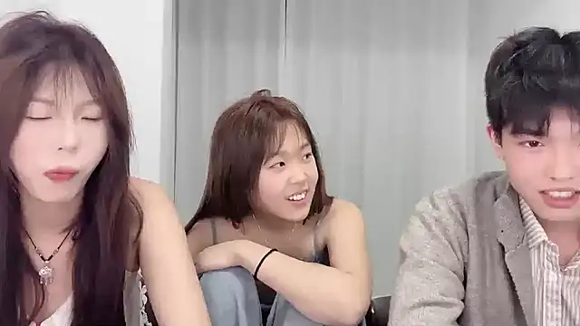 SM 0007 online show from March 29, 12:38 pm