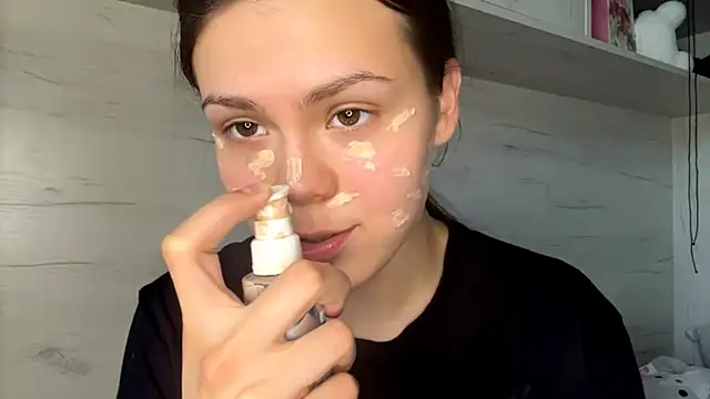 Snapshot of BlinkingDross chatting on April 26, 10:24 am BlinkingDross online show from April 26, 10:24 am
