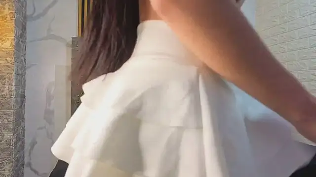 LyraenBlue online show from May 30, 1:19 pm