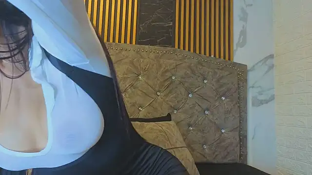 LyraenBlue online show from June 9, 2:39 pm