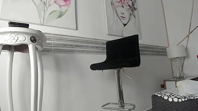 kristen-thomson online show from April 25, 6:05 am