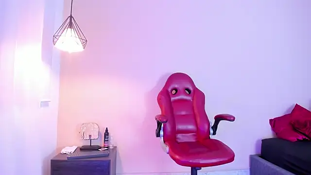 liapinket online show from April 16, 1:45 pm