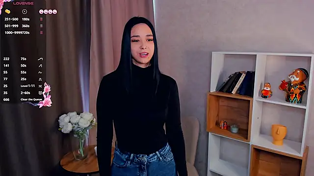 XeniaRoehl online show from March 5, 7:15 am