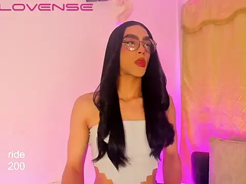 Snapshot of melissa_hot21 chatting on April 29, 1:53 am melissa hot21 online show from April 29, 1:53 am